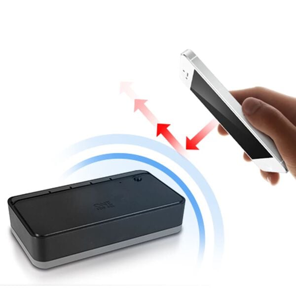 One For All 4 Way TV Signal Booster 15.4x9x3.7 cm Black